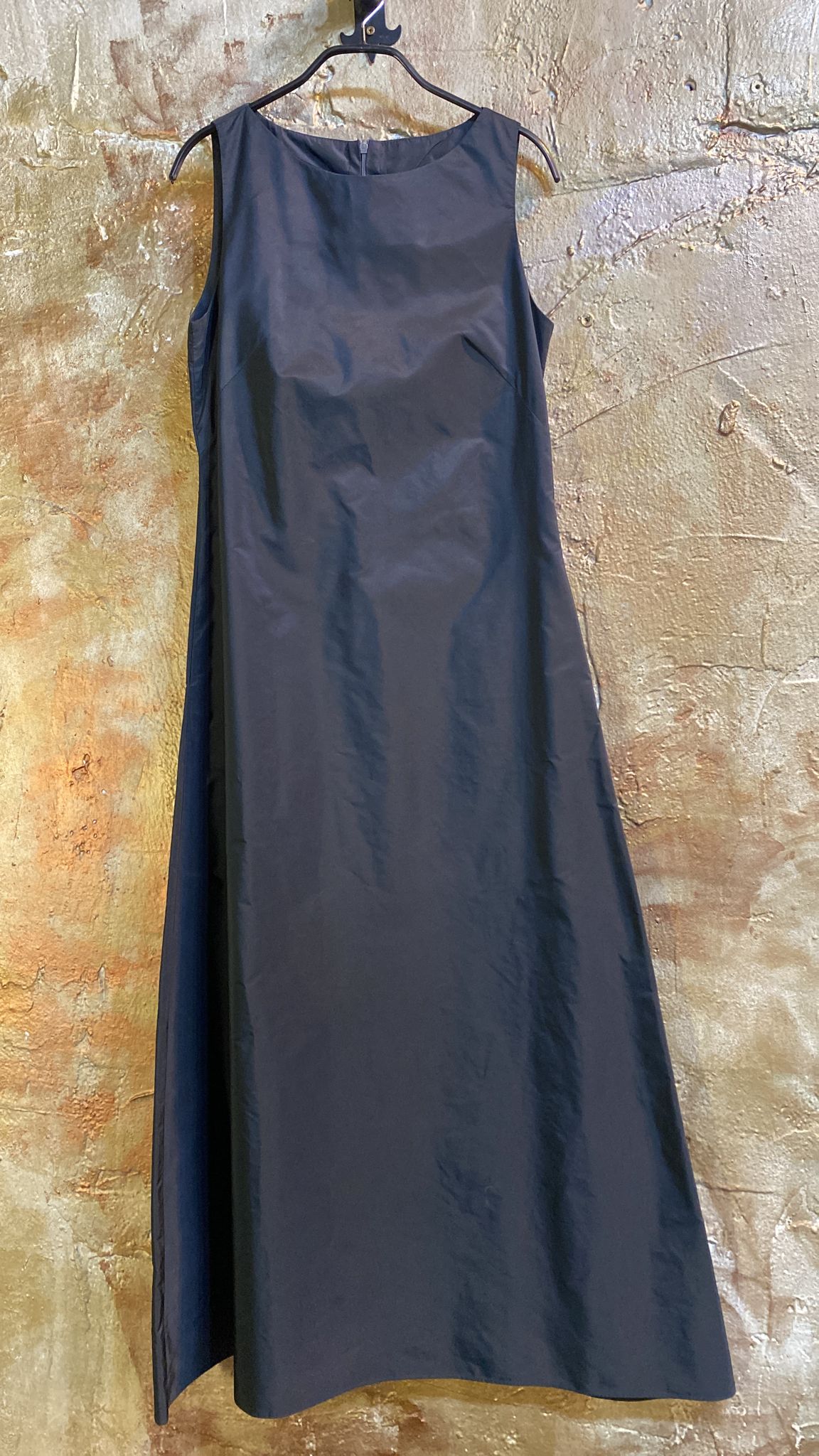 Paloma Herrero. Modelo Paloma. A medida. Vestido negro de tafetán.