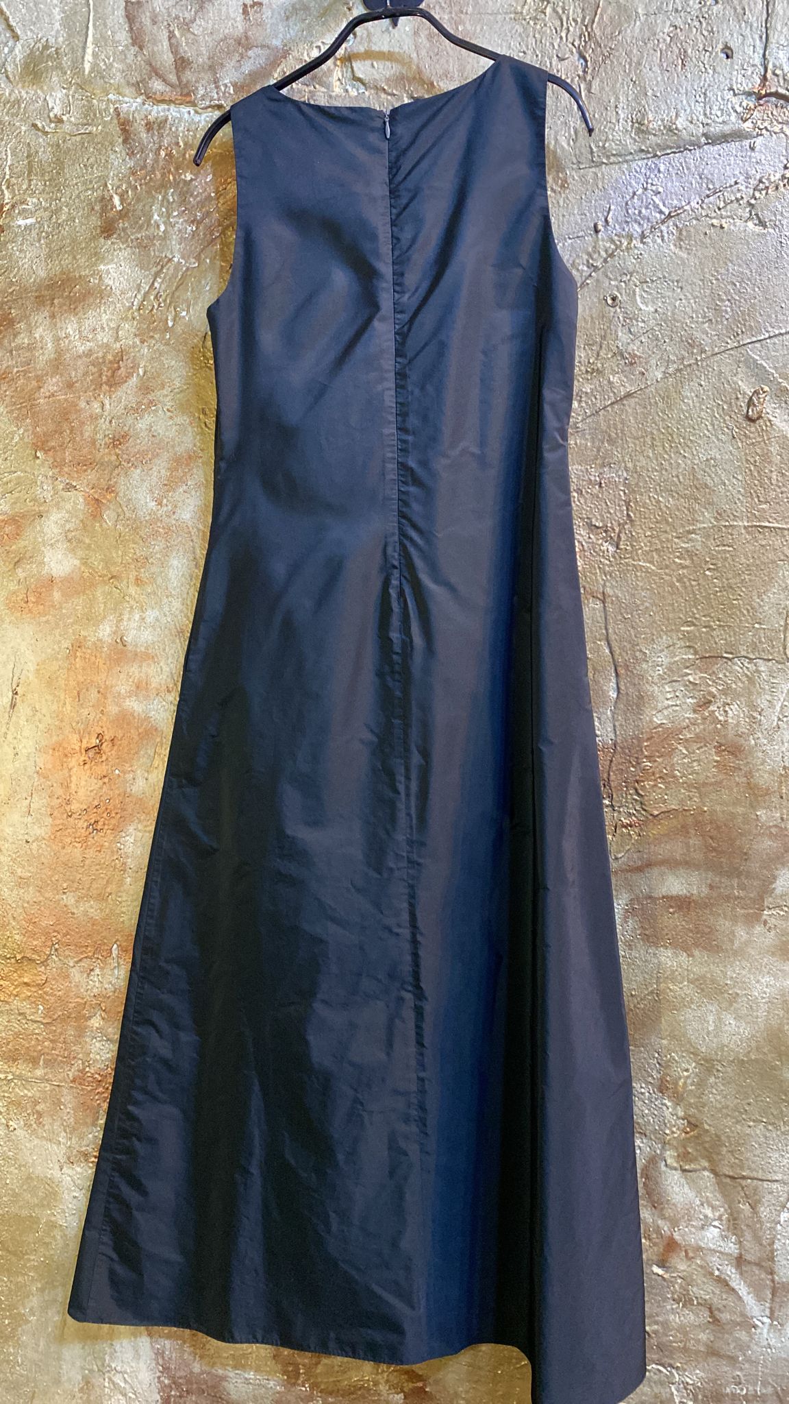 Paloma Herrero. Modelo Paloma. A medida. Vestido negro de tafetán.