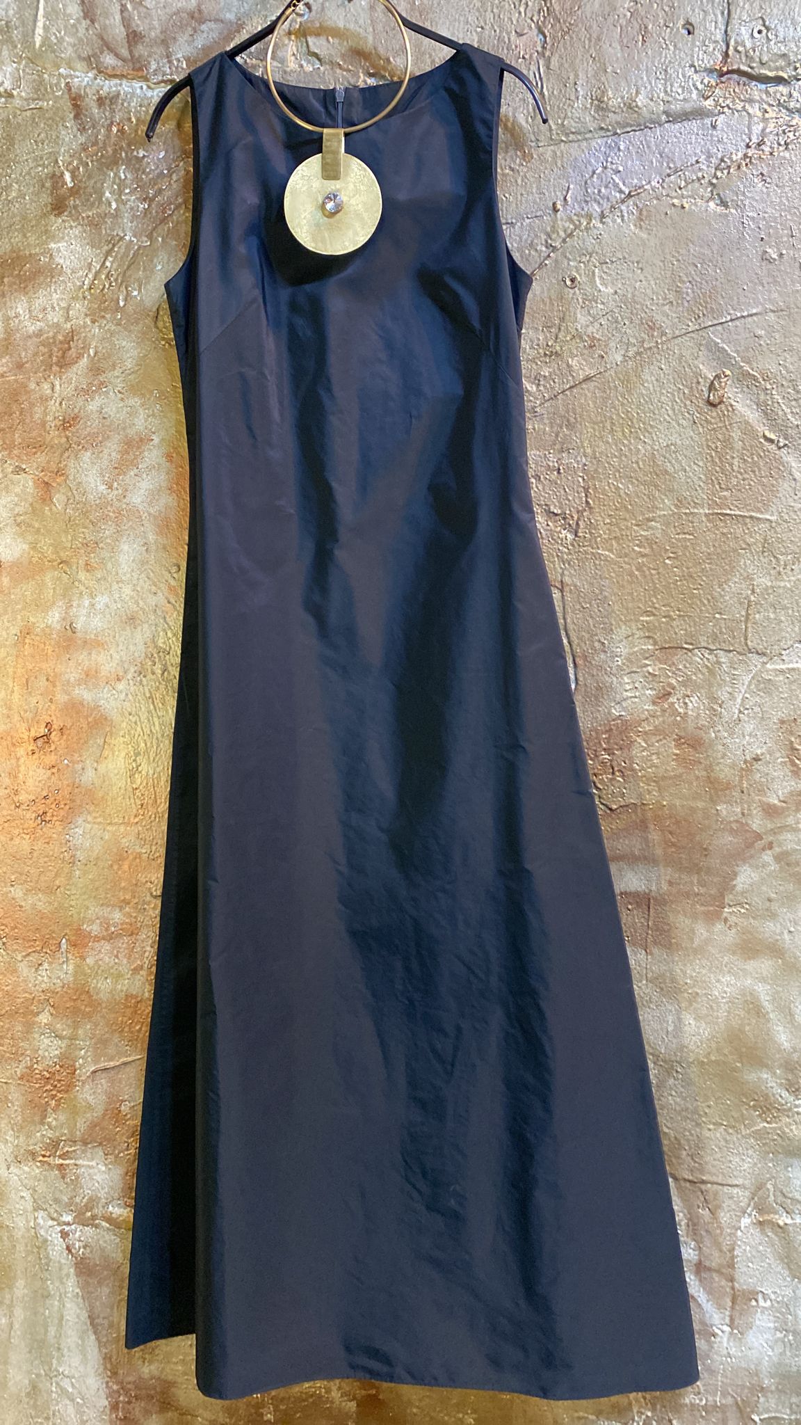 Paloma Herrero. Modelo Paloma. A medida. Vestido negro de tafetán.