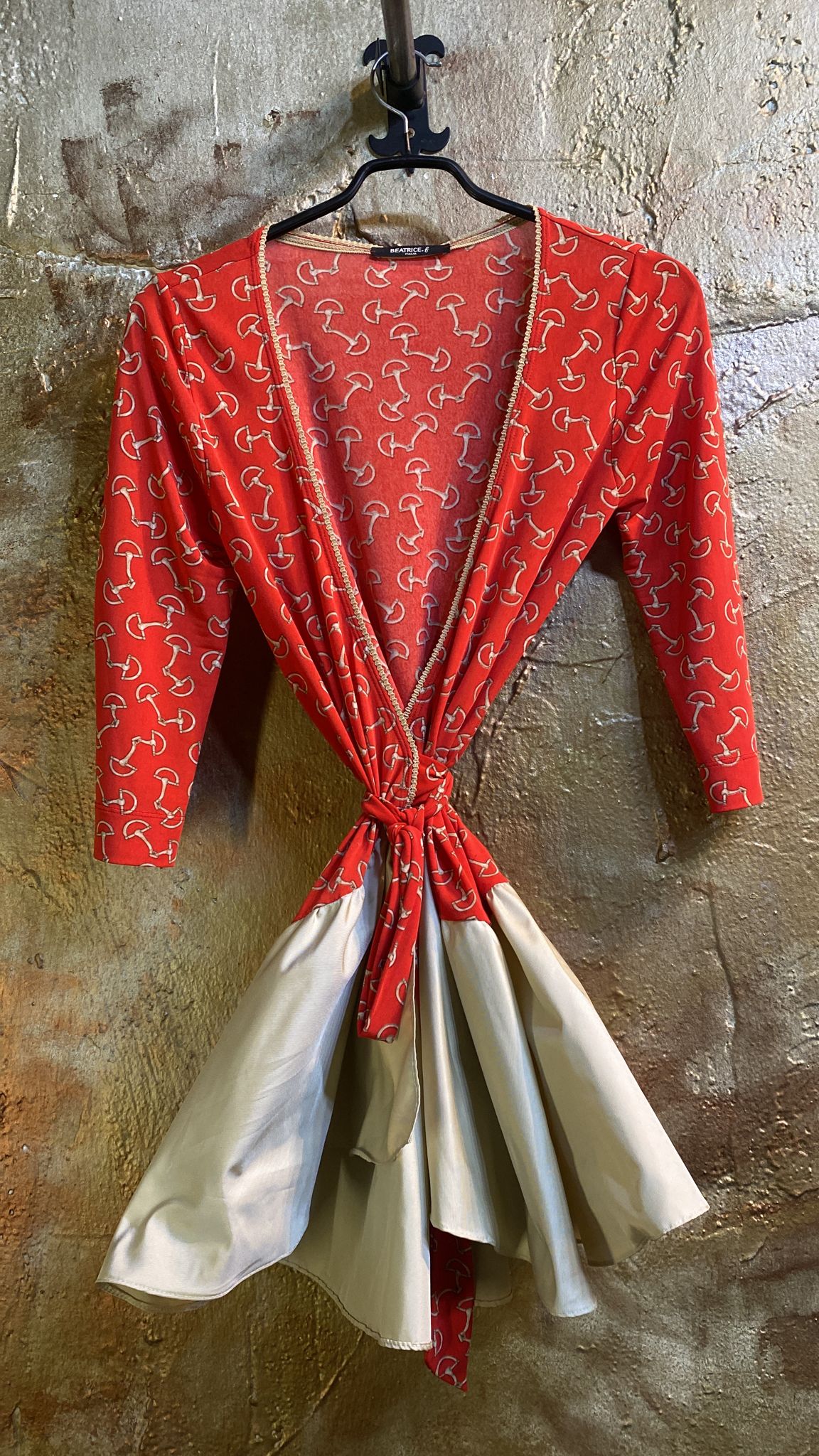 Archive. Firma Beatrice B Italia. Chaqueta cruzada.