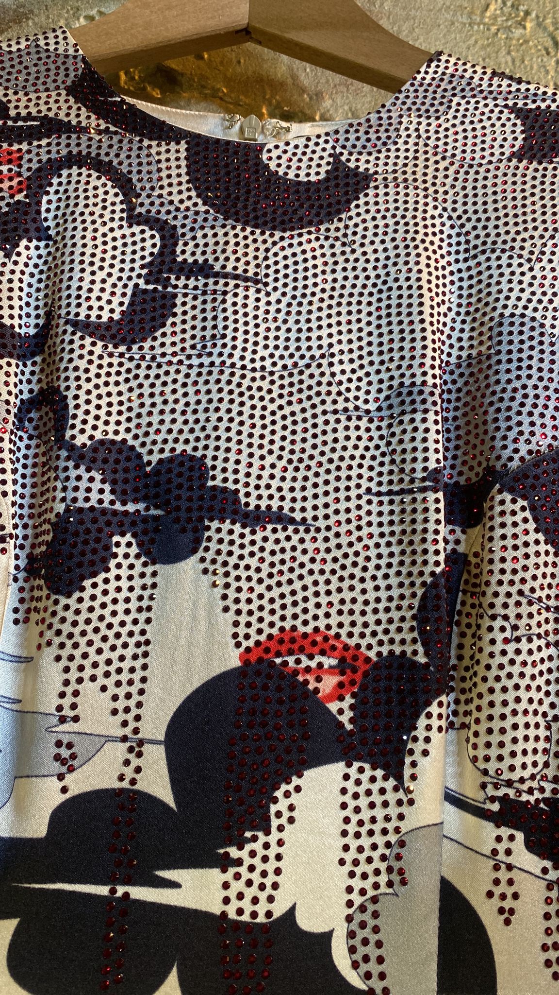 Archive. Firma Holly Fulton. Vestido largo con cuello redondo.
