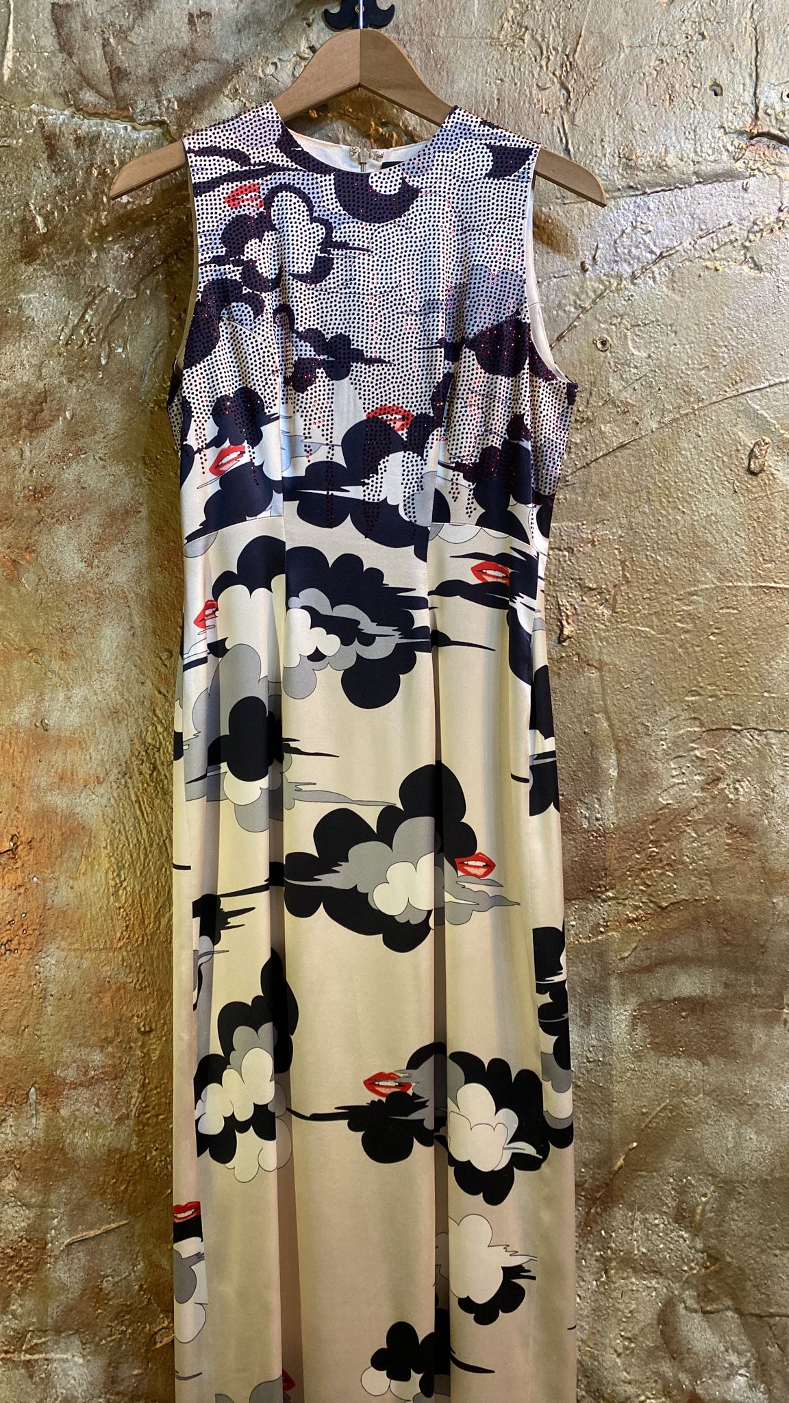 Archive. Firma Holly Fulton. Vestido largo con cuello redondo.
