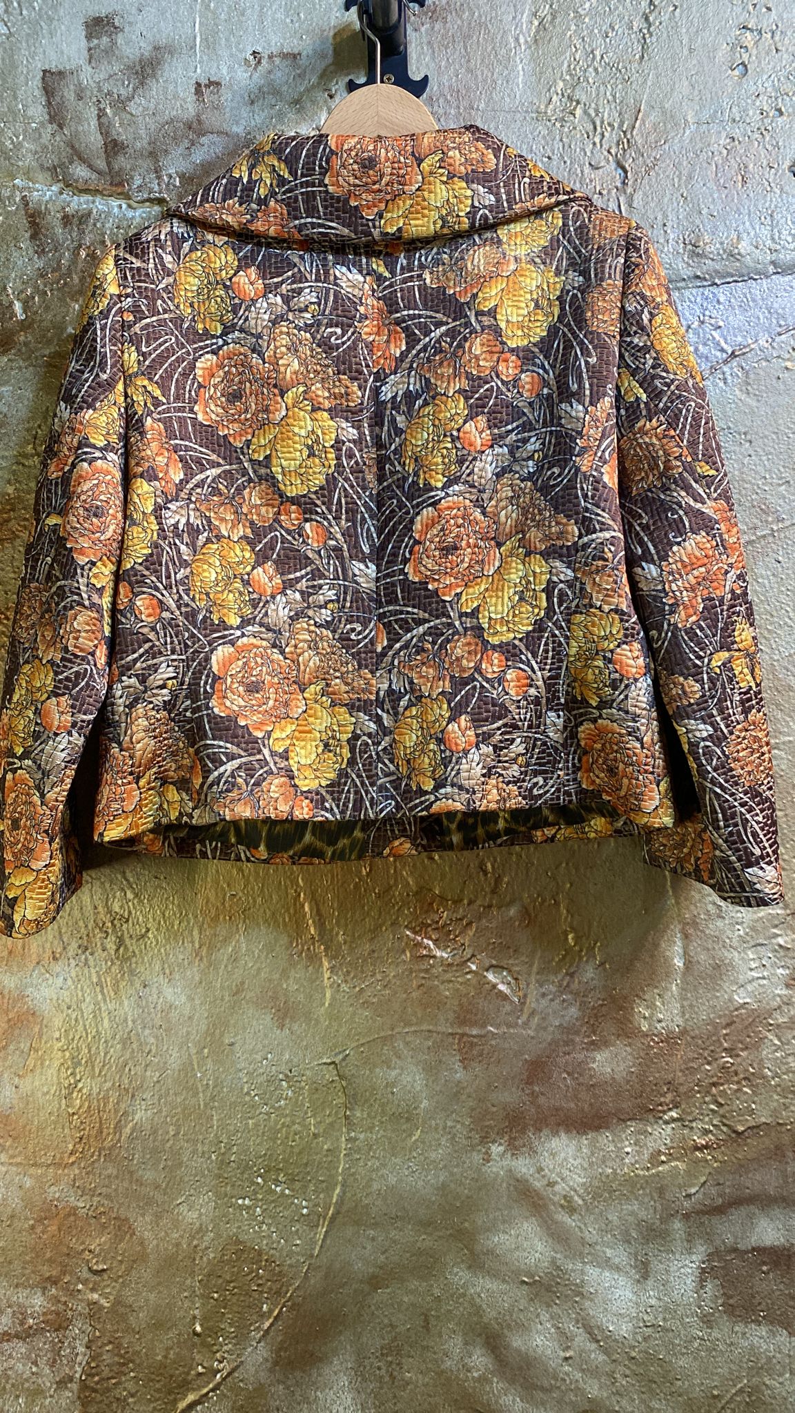 Archive. Firma D-Due. Chaqueta adamascada.
